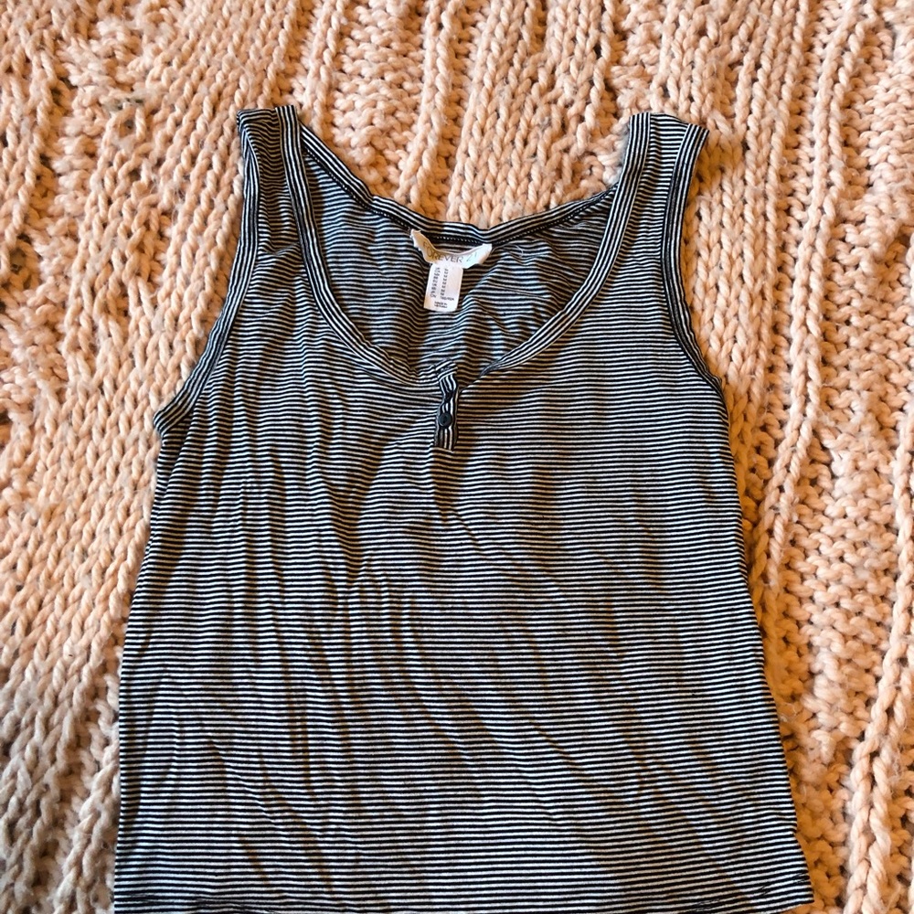 F21 black and white tank top